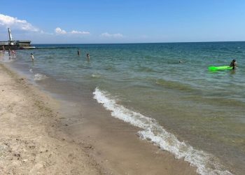 В соцсетях появилась информация о пятнах в воде на пляжах Одессы: что показала проверка