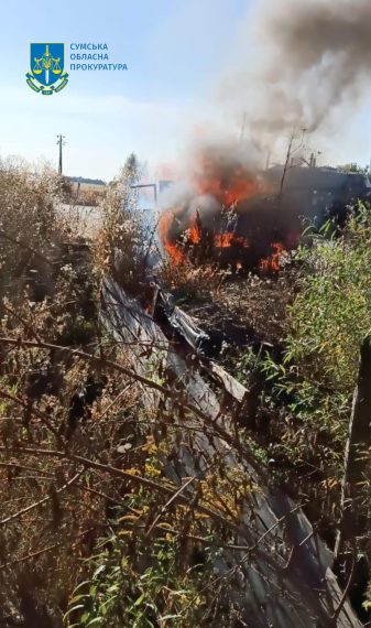 З’явилося фото автівки, у яку поцілив ворожий дрон на Глухівщині – Суми та область