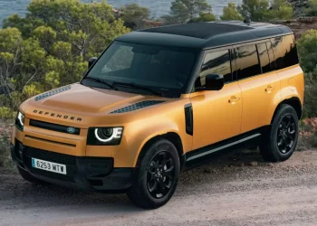 Land Rover представив ексклюзивні Defender, присвячені Ібіці: таких випустять лише 6 – Автоновини