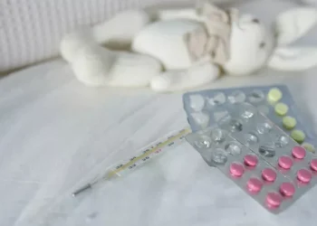 Лікарняний по догляду за дитиною: як оформити та на який строк у 2024 році | Економіка