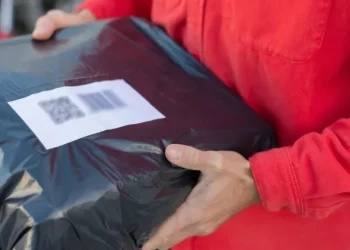 Міжнародні посилки під прицілом: які зміни чекають на українців | Економіка