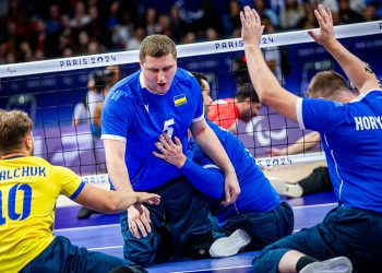 Полтавець Олександр Дряпак переміг Францію у складі збірної України з волейболу сидячи • Волейбол сидячи •