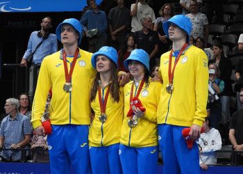 Полтавські плавці Ярослав Денисенко та Олексій Вірченко здобули «золото» Паралімпіади 2024 в естафеті 4×100 м • Плавання •