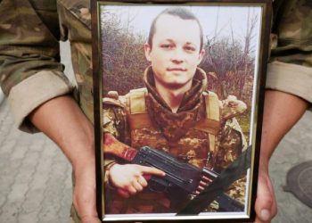 У Ромнах провели в останню путь захисника Дениса Крамаренка – Суми та область