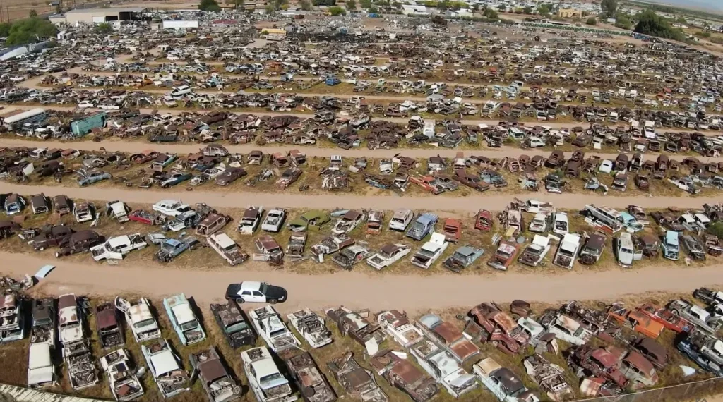 У США знайшли кладовище із 10 000 вінтажних автомобілів – Автоновини