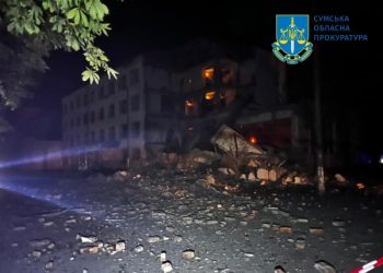 У Сумах внаслідок авіаудару по університету постраждав охоронець закладу – Суми та область