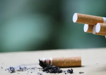 Українці більше платитимуть за сигарети у 2025 році – скільки коштуватиме пачка | Економіка