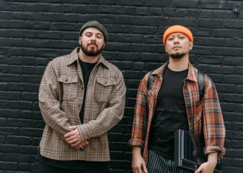 як правильно носити шапку з пальто