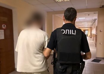В Аркадии пассажир такси стрелял в авто водителя