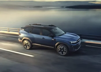 Dacia представила свій найбільший кросовер – Автоновини