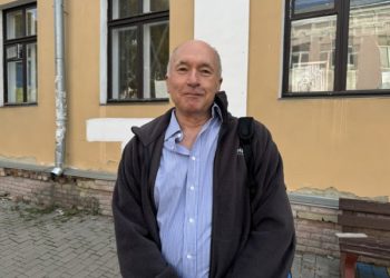 Допомагає з початку війни: волонтер з Великої Британії відвідав Суми – Суми та область