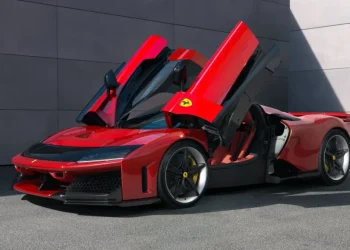 Ferrari показала новий флагман вартістю 3,6 мільйона євро. У нього є унікальна функція – Автоновини