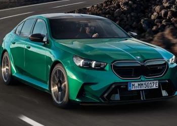 Голова BMW M визнав, що його дратує в гібридному M5 – Автоновини