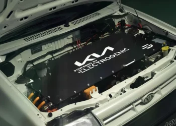 Kia перетворила хетчбек 1996 року на електрокар із «механікою» – Автоновини