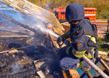 Минулої доби рятувальники Сумщини 4 рази ліквідовували пожежі в житловому секторі, які виникали через ворожі удари – Суми та область