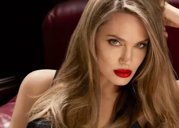 На аукціон виставили вінтажний суперкар Анджеліни Джолі – Автоновини