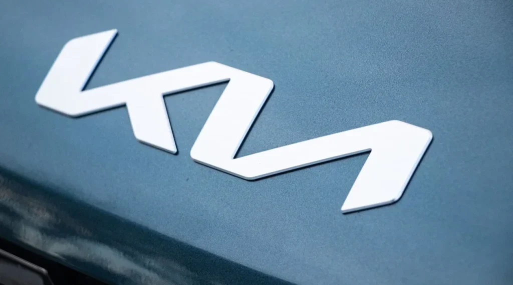 Новий компактний кросовер Kia показали на перших фото – Автоновини