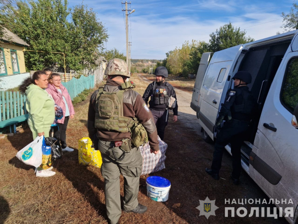Правоохоронці Сумщини продовжують евакуйовувати родини з прифронтових територій – Суми та область