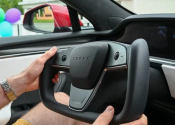 Tesla відкликає десятки тисяч Cybertruck через ризик аварії – Автоновини