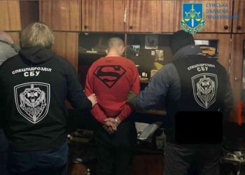 У Сумах затримали чоловіка, який на замовлення ворога підпалював релейні шафи Укрзалізниці – Суми та область