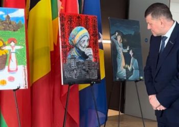 “Ви неймовірно талановиті”:  Залужний про картини учнів Сумської дитячої художньої школи, які експонуються в Лондоні – Суми та область