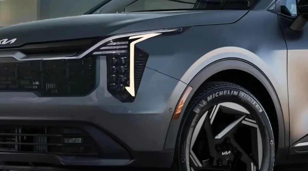 З’явилася перша фотографія салону оновленого Kia Sportage – Автоновини