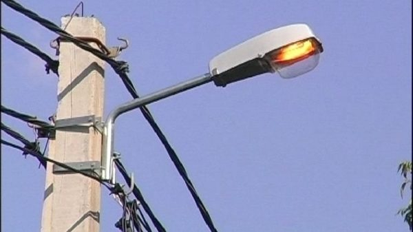 Чому кілька мікрорайонів Сум без вуличного освітлення – Суми та область