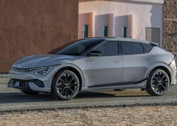 Kia представила EV6 – оновлений електричний кросовер з віртуальною коробкою передач – Автоновини