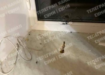 Мер Конотопу  Артем Семеніхін показав, як місцеве ППО під час збиття шахеду вличило в квартиру – Суми та область