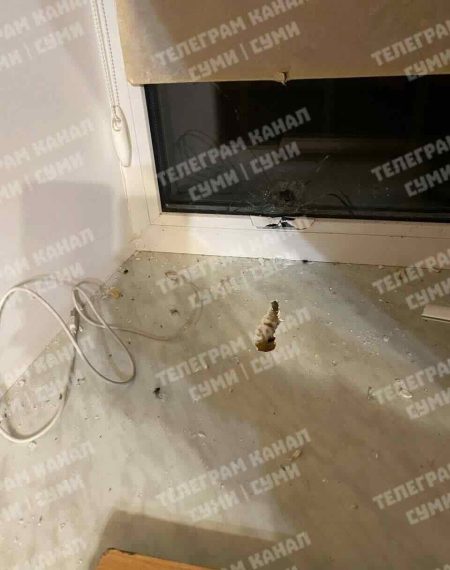 Мер Конотопу  Артем Семеніхін показав, як місцеве ППО під час збиття шахеду вличило в квартиру – Суми та область