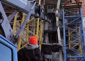 На Средней начали восстанавливать многоквартирный дома, пострадавший из-за ракетного удара
