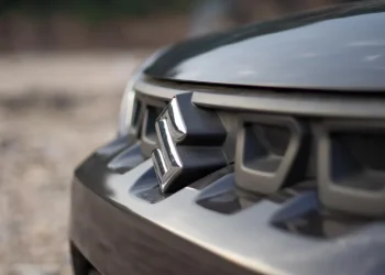 Популярний кросовер Suzuki стане електричним – Автоновини