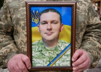 Роменська громада попрощалася із захисником Олександром Мельником, який загинув улітку 2023-го – Суми та область