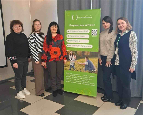 Сумські чиновники три дні “вчились” гратися ляльками та клеїти аплікації – Суми та область