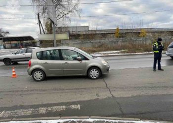 У Сумах на Білопільському шляху водійка Renault збила двох пішоходів – Суми та область