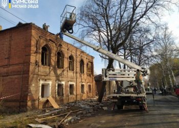 У Сумах після удару “Шахедів” виявили пошкодження в 48 будівлях – Суми та область