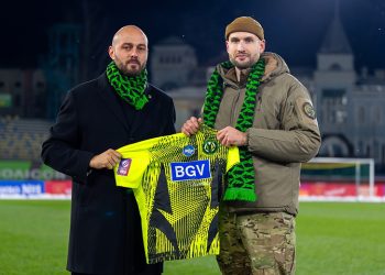 Ексворотар «Олімпії» з Савинців, який служить у ЗСУ, відкрив матч «Полісся» – «Шахтар» • Футбол •