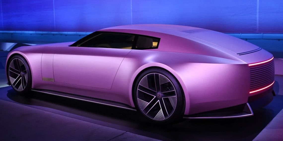 Jaguar Type 00: «Рожевий бетмобіль» показали на реальних фото – Автоновини