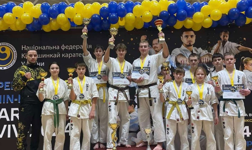 Каратисти з Лохвиці здобули десять медалей на всеукраїнських змаганнях у Львові • Карате •