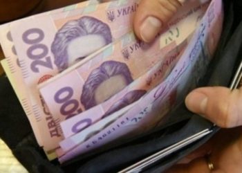 На Кролевеччині повідомили про підозру директорці навчального закладу, яка фіктивно працевлаштувала свою доньку – Суми та область