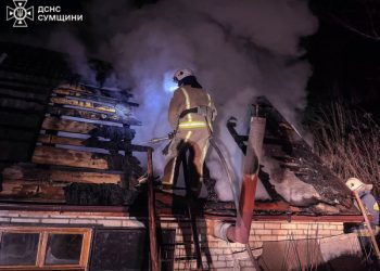 На Лебединщині горіли лазня  та гараж під одним дахом – Суми та область