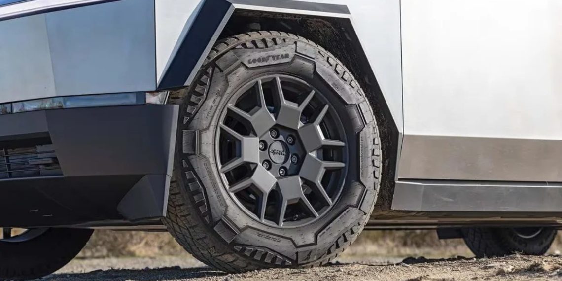 На відео показали, на що перетворюються колеса Tesla Cybertruck після зіткнення – Автоновини