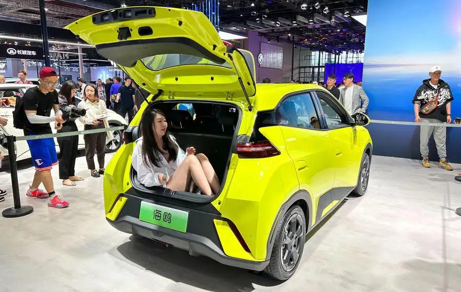 Новий бюджетний електромобіль відібрав перше місце у Tesla Model Y – Автоновини