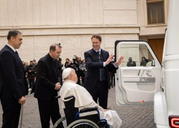 Папа Римський Франциск отримав новий електромобіль Mercedes G-Class EV (ФОТО) – Автоновини