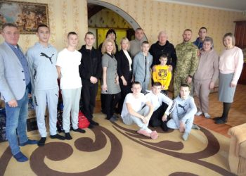 Родина з Середино-Буди, яка взяла на виховання 9 дітей, отримала нове житло у Конотопській громаді – Суми та область