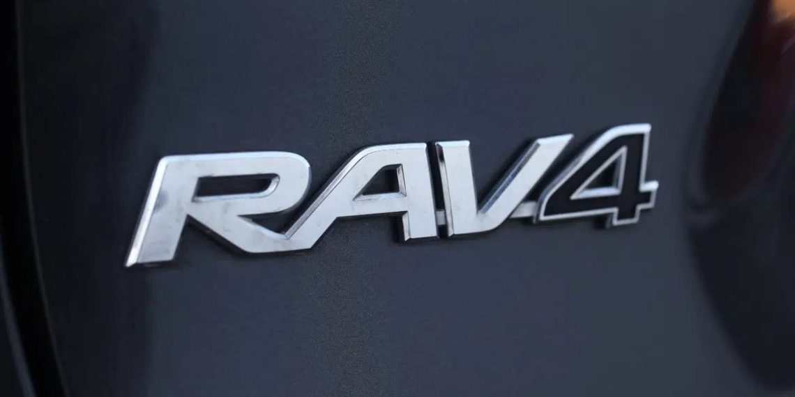 Toyota RAV4 2026 вперше показали на шпигунських фото – Автоновини