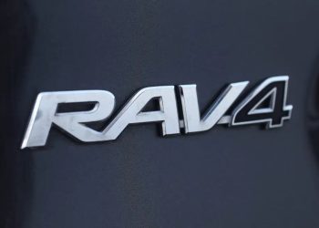 Toyota RAV4 2026 вперше показали на шпигунських фото – Автоновини