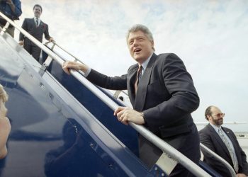 Броньований Cadillac президента Клінтона виставили на аукціон (ФОТО) – Автоновини