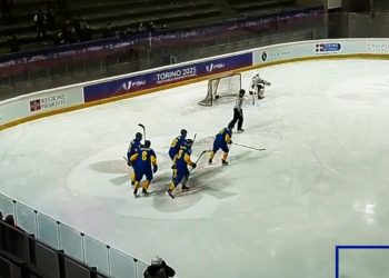 Хокеїсти «Кременчука» забили п’ять голів полякам на Універсіаді 2025 (відео) • Хокей •