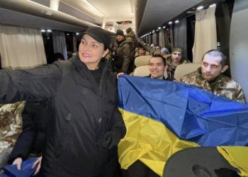 Из российского плена в Украину вернули пятерых защитников острова Змеиный